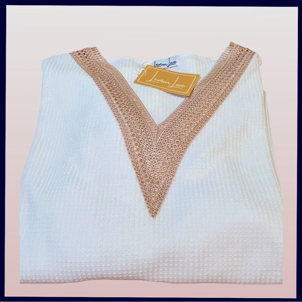 NWT! LEMON LOVE THERMAL BODY TOP W/CROCHET ARMS, GOLD CROCHET V NECK, SIZE XL.